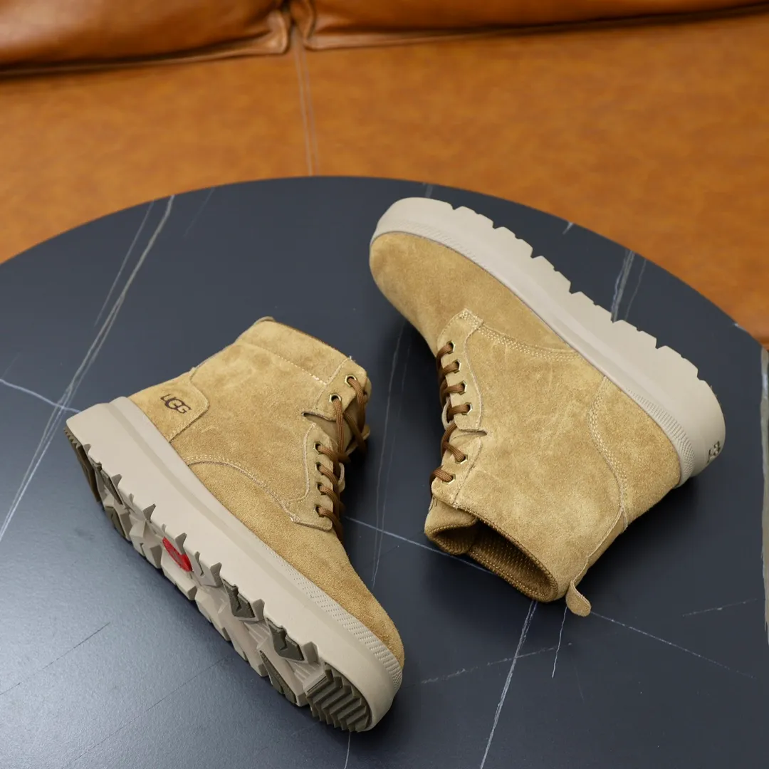 Ex-factory price: 580💰Thick wool imported from Australia Brand: UGG genuine purchase Size: 39-44 (45 customized) Grade: Official website 1:1 Material: First layer of genuine leather waterproof and antifreeze upper Real wool lining Original non-slip and wear-resistant outsole Style category: Men's casual shoes Trendy style Comfortable on the feet Color: Official website color synchronization